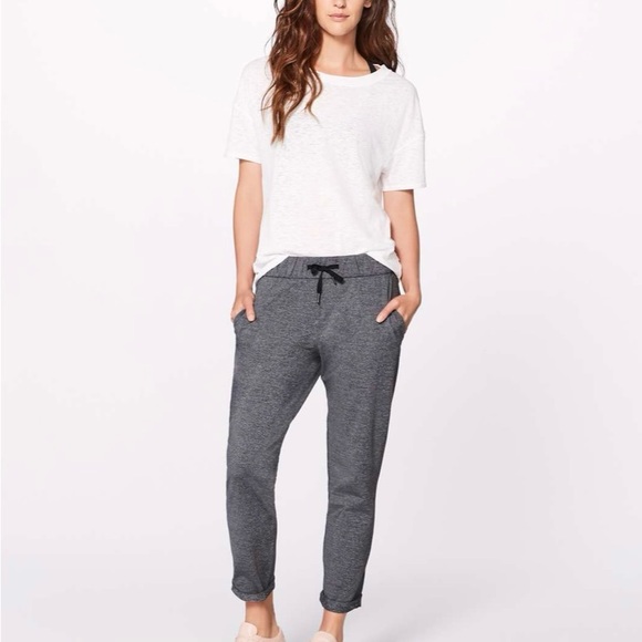 Lululemon On The Fly Pant *28" in Heathered black - Picture 13 of 14